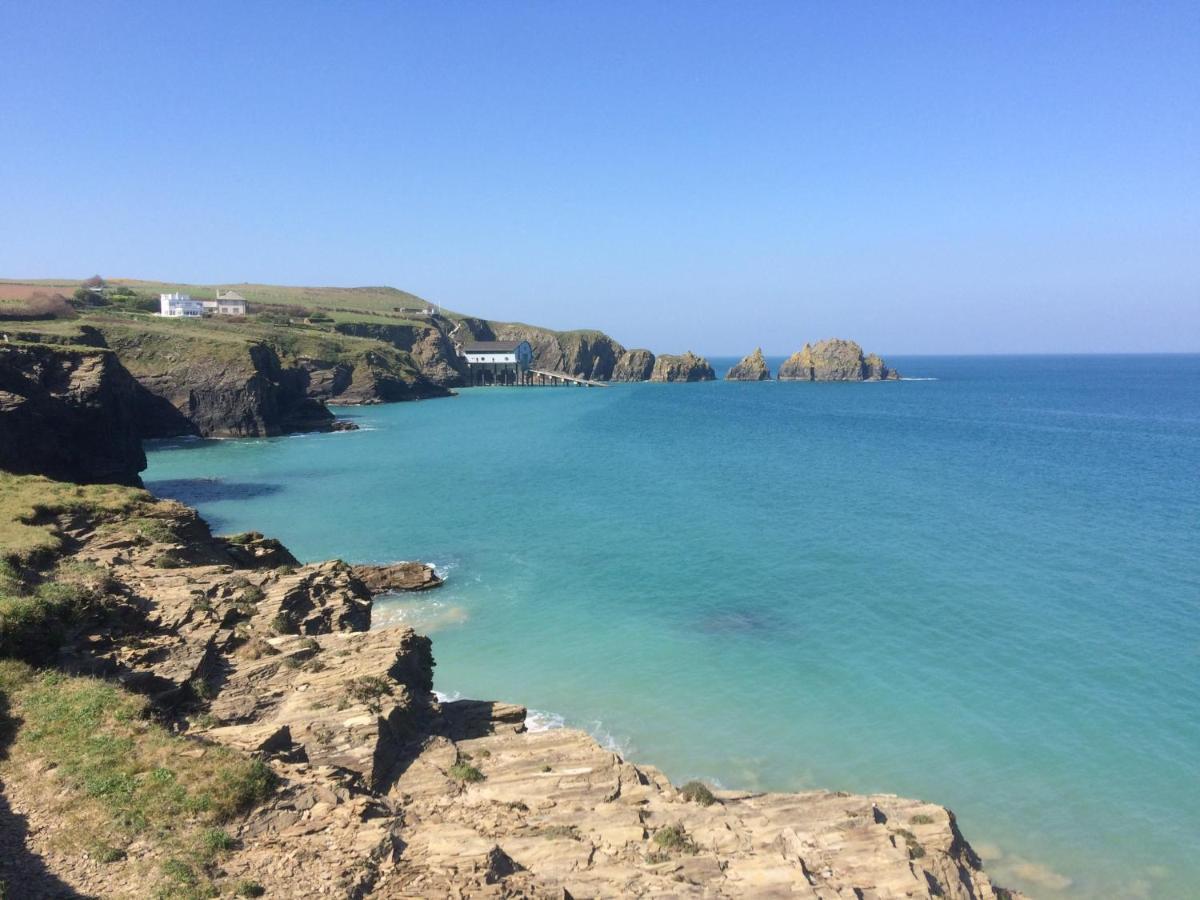 Stunning Cliff Edge In Newquay * Newquay (Cornwall)